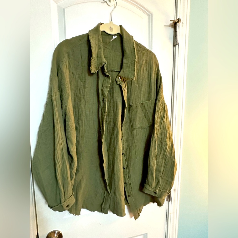 Zenana linen button up top, NWOT